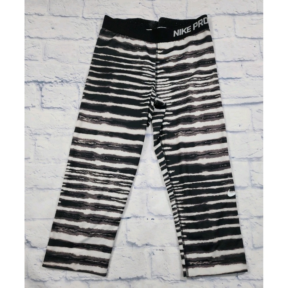 Nike Pro Core WOMENS M Tiger Print Training Capri Yoga Pants 717430 Black White